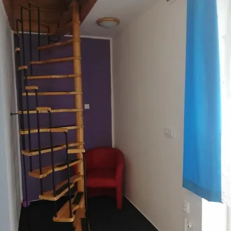 Apartma Gister And Wellnes ホームステイ *